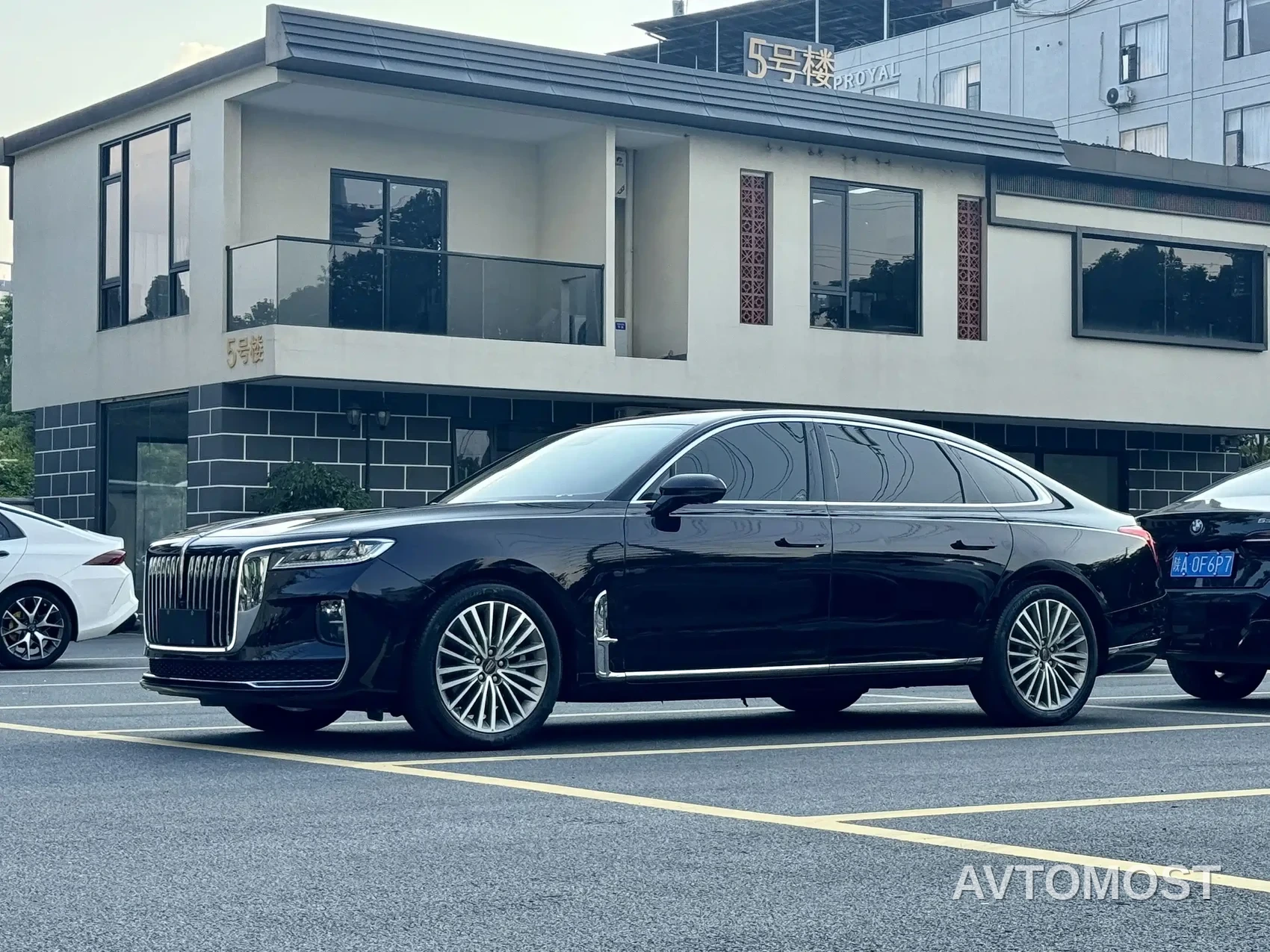 Hongqi H9 2023 Model 2.0T Smart Connect Flagship Edition — фото 2