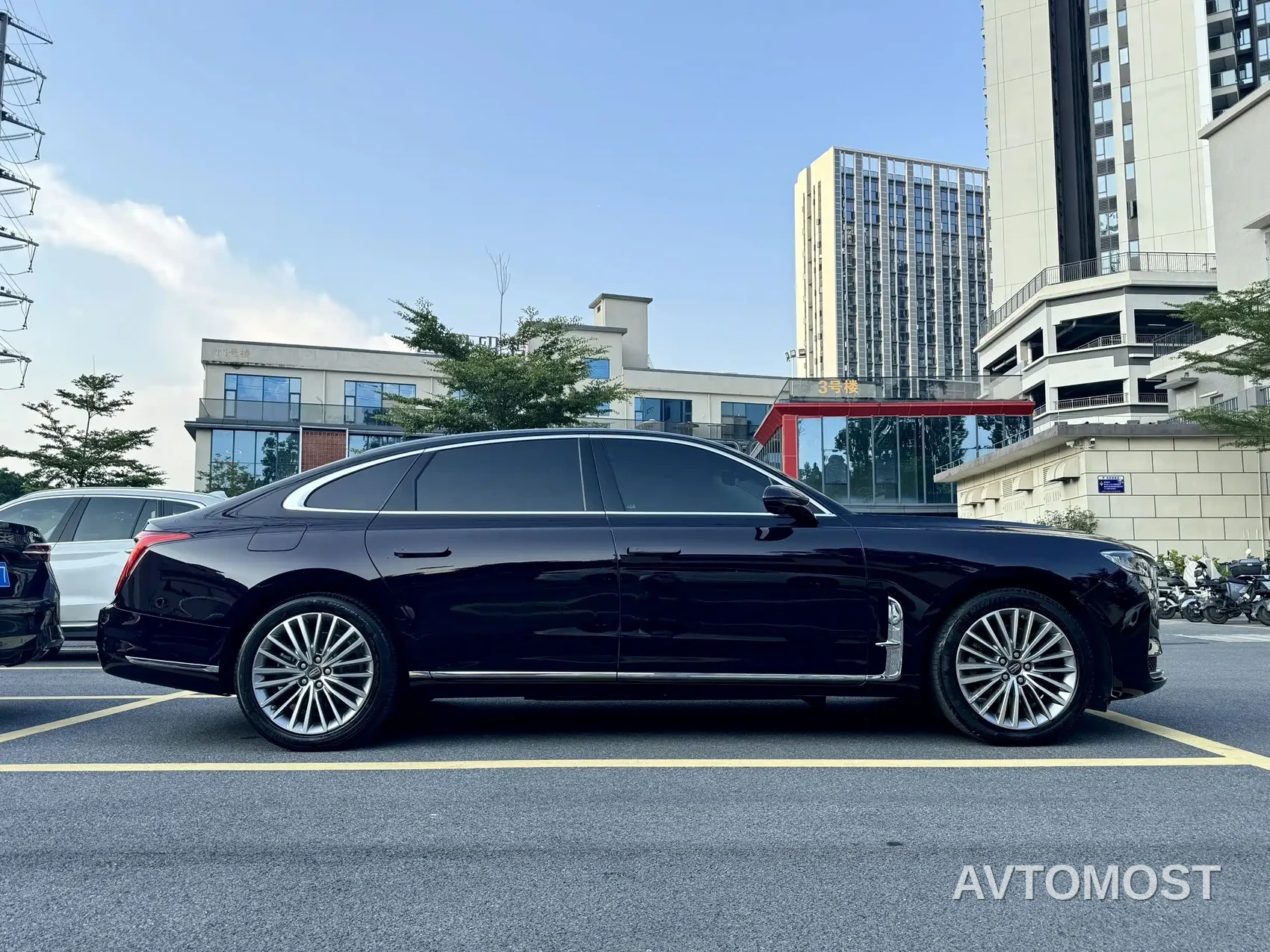 Hongqi H9 2023 Model 2.0T Smart Connect Flagship Edition — фото 5