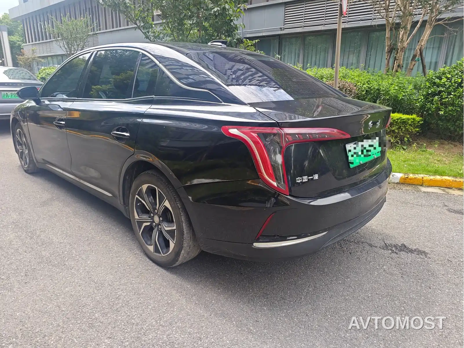Hongqi E-QM5 2021 Charging Flag Premium Edition — фото 4