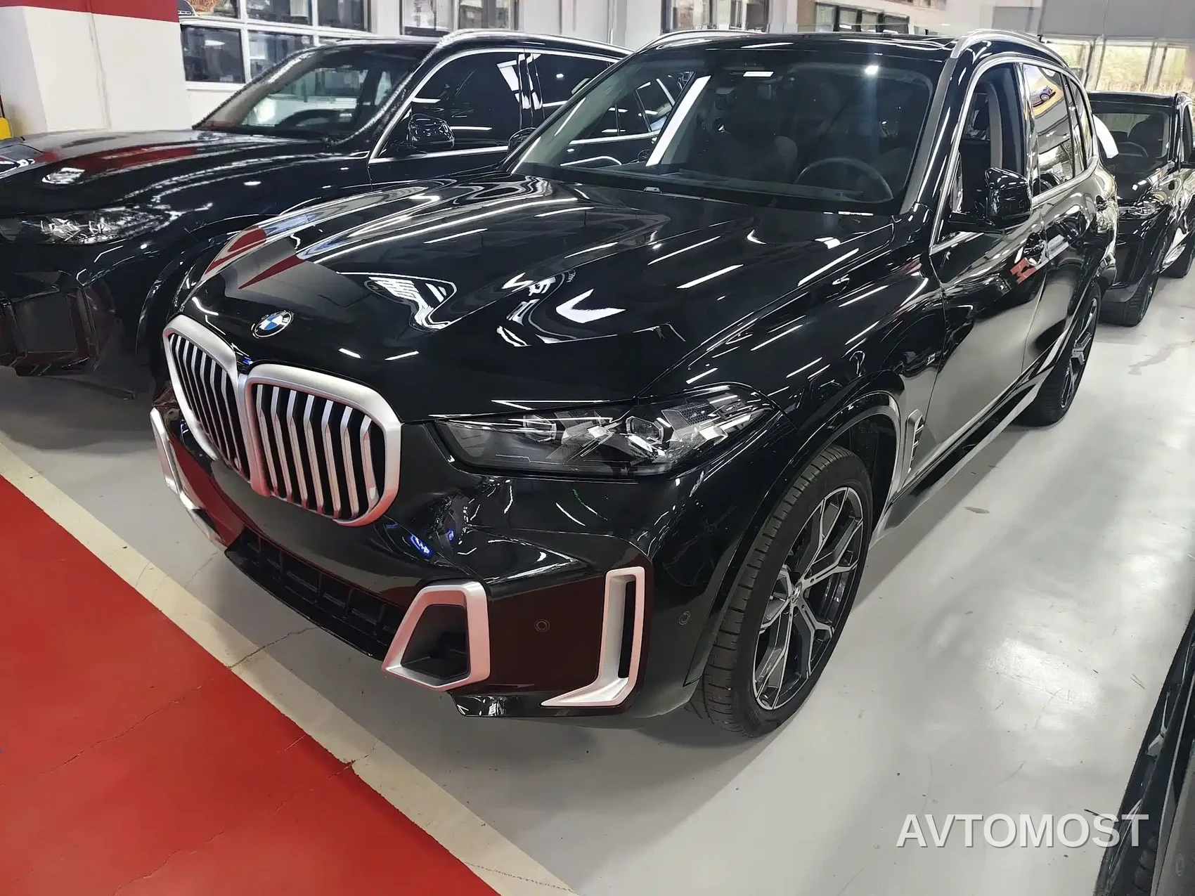 BMW X5 2023 xDrive 30Li Premium M Sport Black Night Package — фото 1