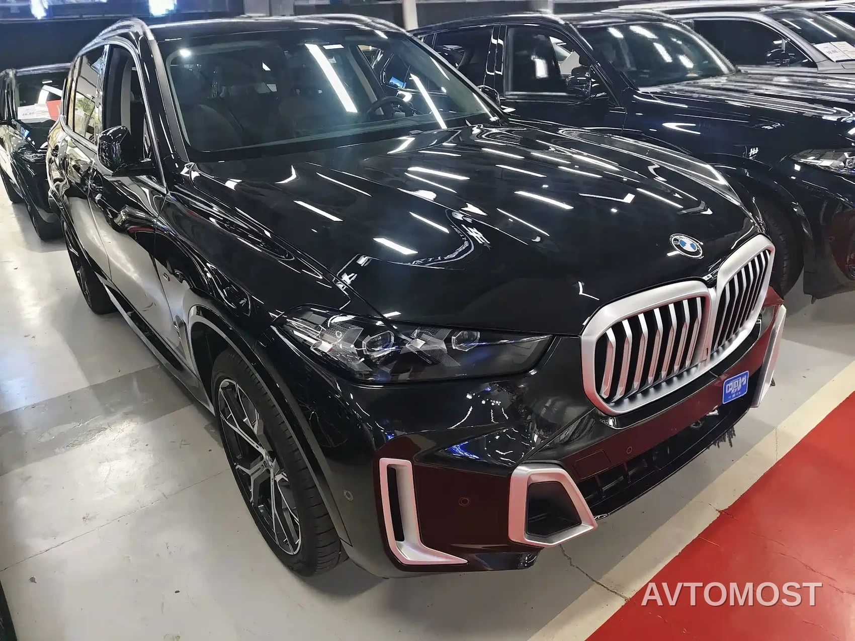 BMW X5 2023 xDrive 30Li Premium M Sport Black Night Package — фото 2