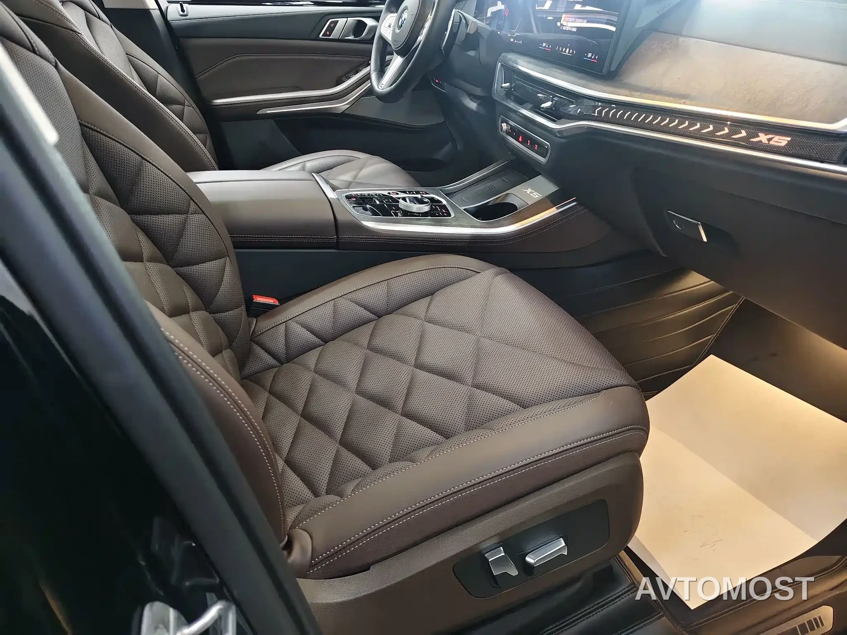 BMW X5 2023 xDrive 30Li Premium M Sport Black Night Package — фото 11