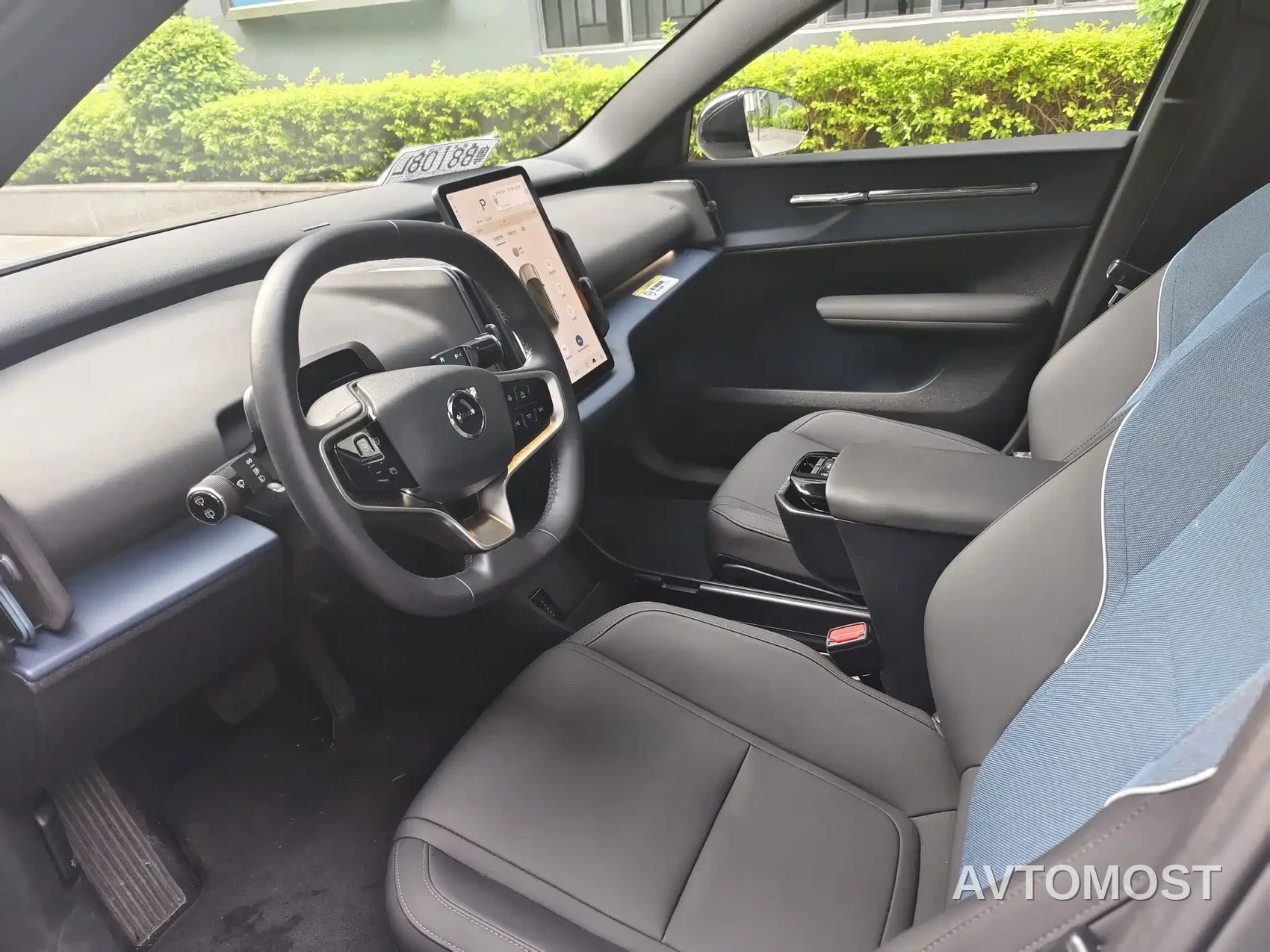 Volvo EX30 2025 RWD Long Range Ultra — фото 2