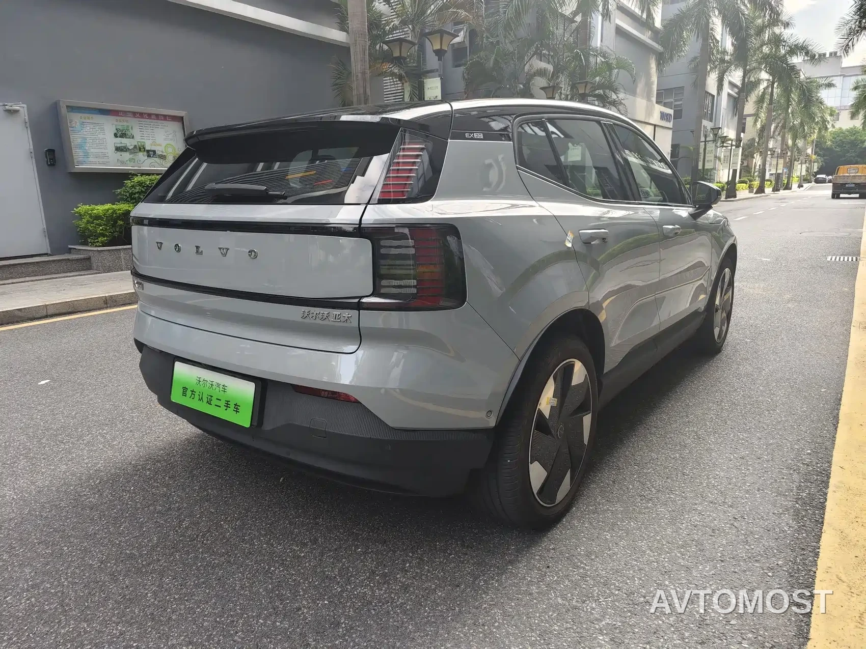 Volvo EX30 2025 RWD Long Range Ultra — фото 6