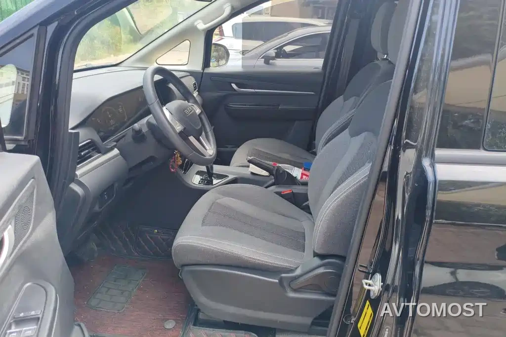 BAW (Beijing Automobile Works) Ruisheng Ace M7 EV 2025 270KM Startup Edition 7-Seater — фото 9