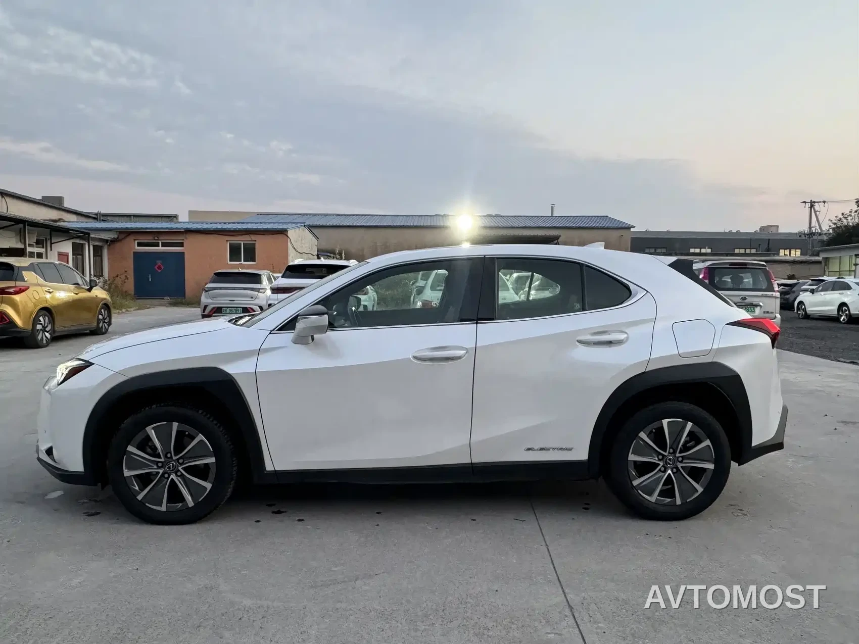 Lexus UX Electric 2020 300e Pure Enjoyment Edition — фото 5