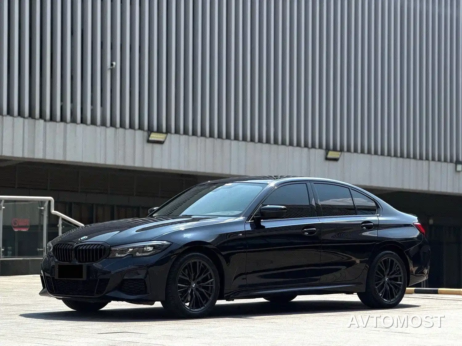 BMW 3 Series 2022 325i M Sport Shadow Edition — фото 1