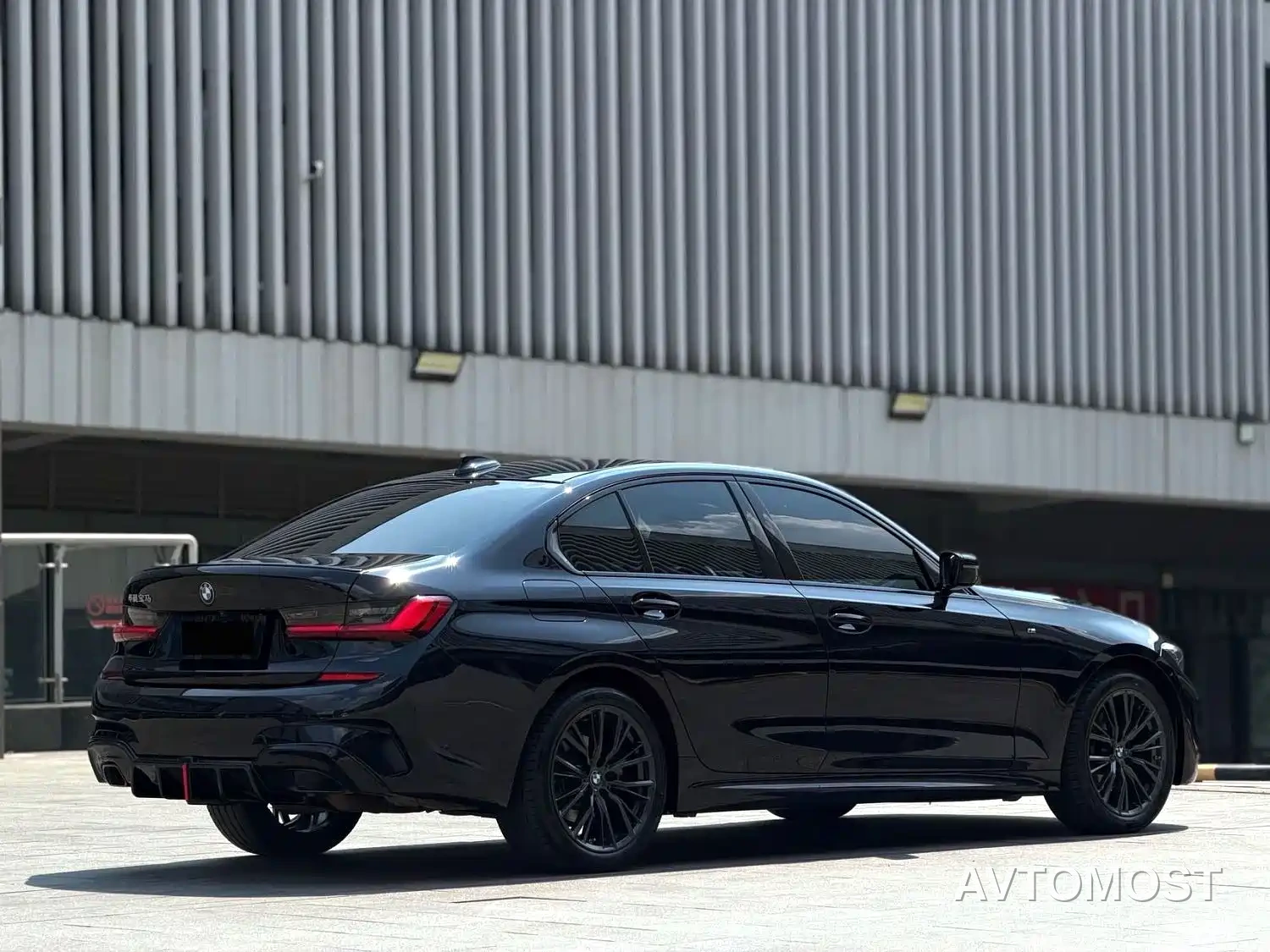 BMW 3 Series 2022 325i M Sport Shadow Edition — фото 3