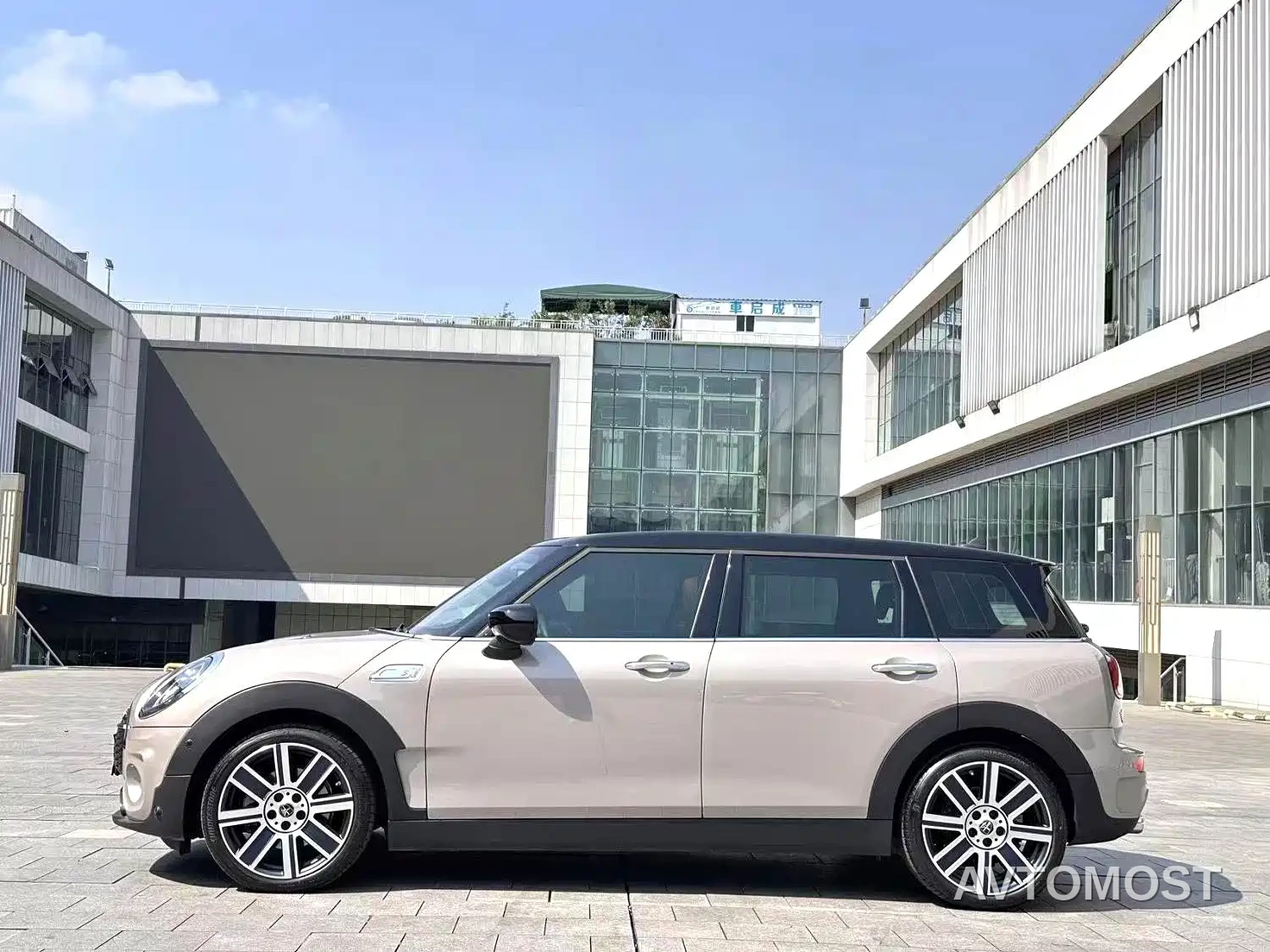 MINI CLUBMAN 2023 2.0T COOPER S Connoisseur — фото 7