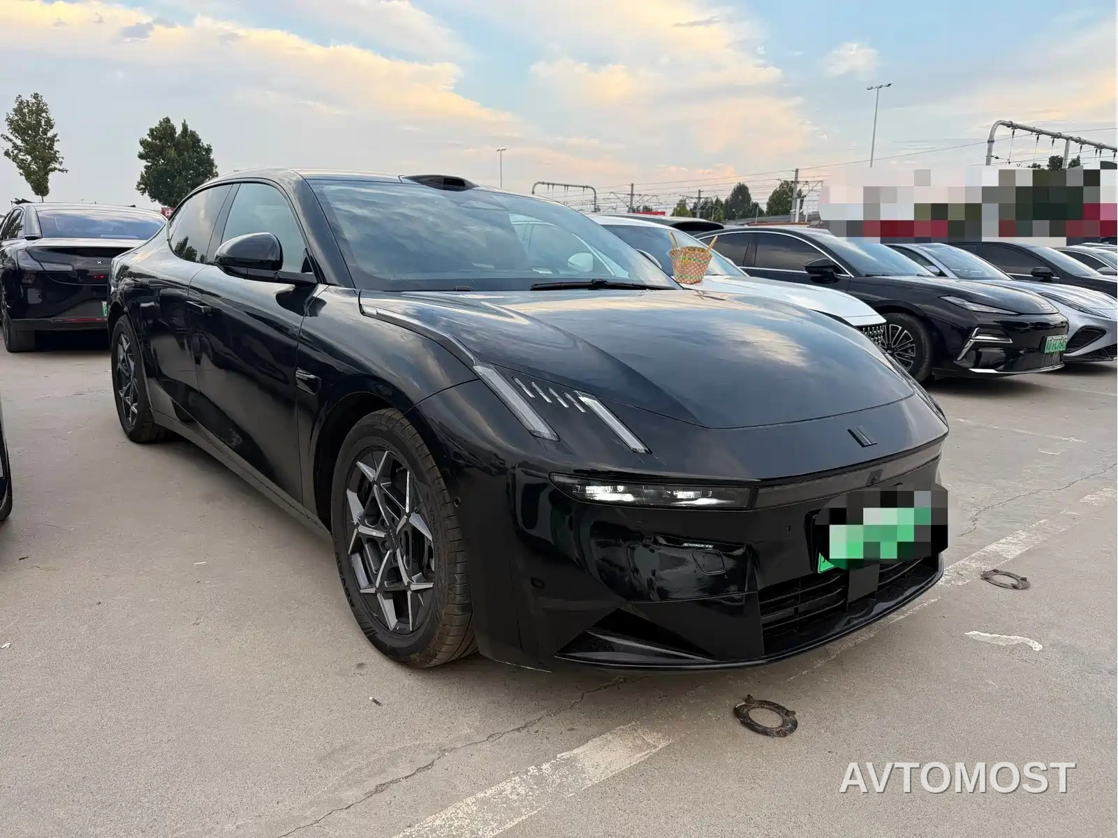 Lynk & Co 10 EM-P 2025 Model 120km Base Version — фото 3