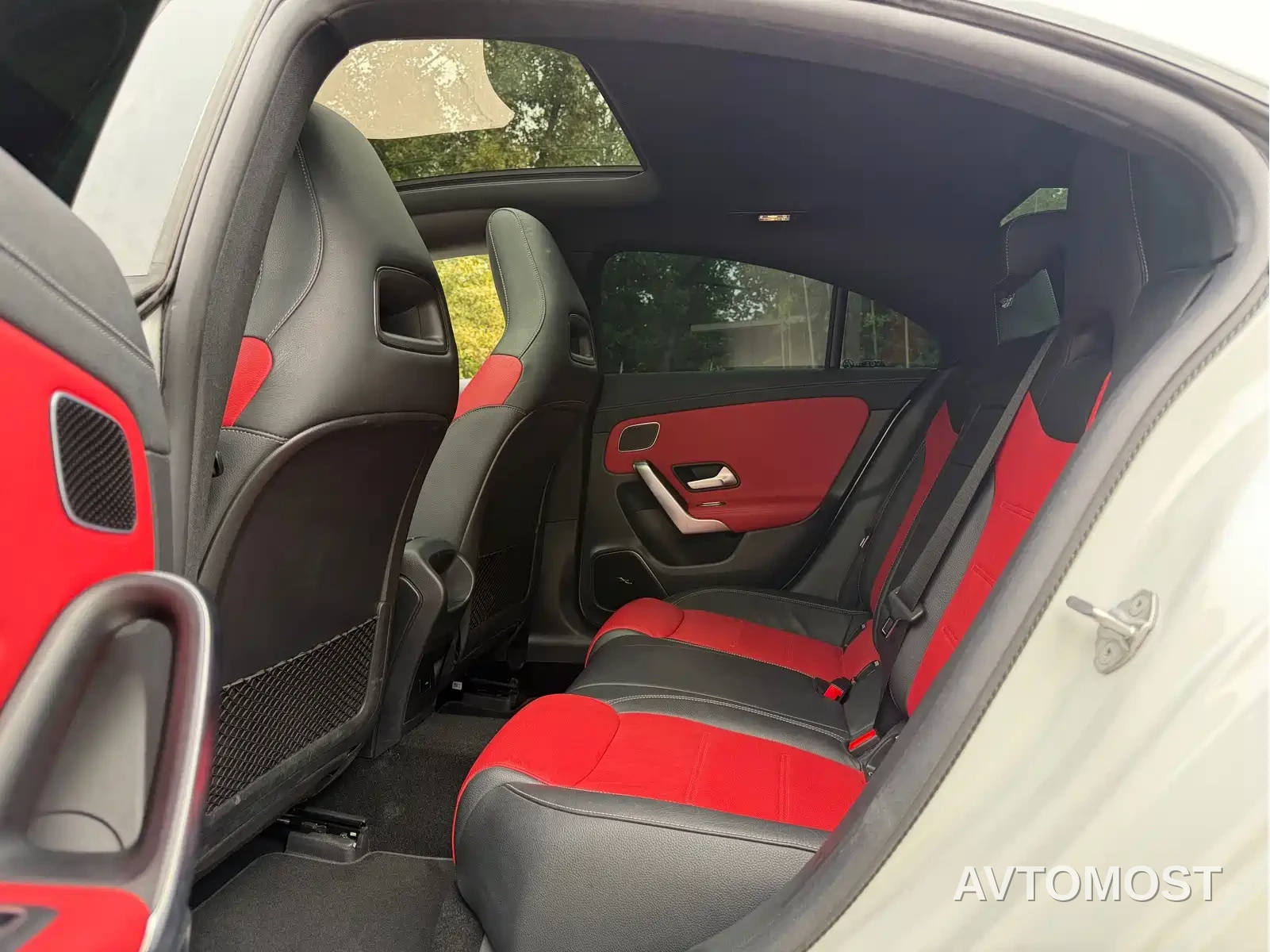 Mercedes-Benz CLA AMG 2023 AMG CLA 35 4MATIC — фото 4