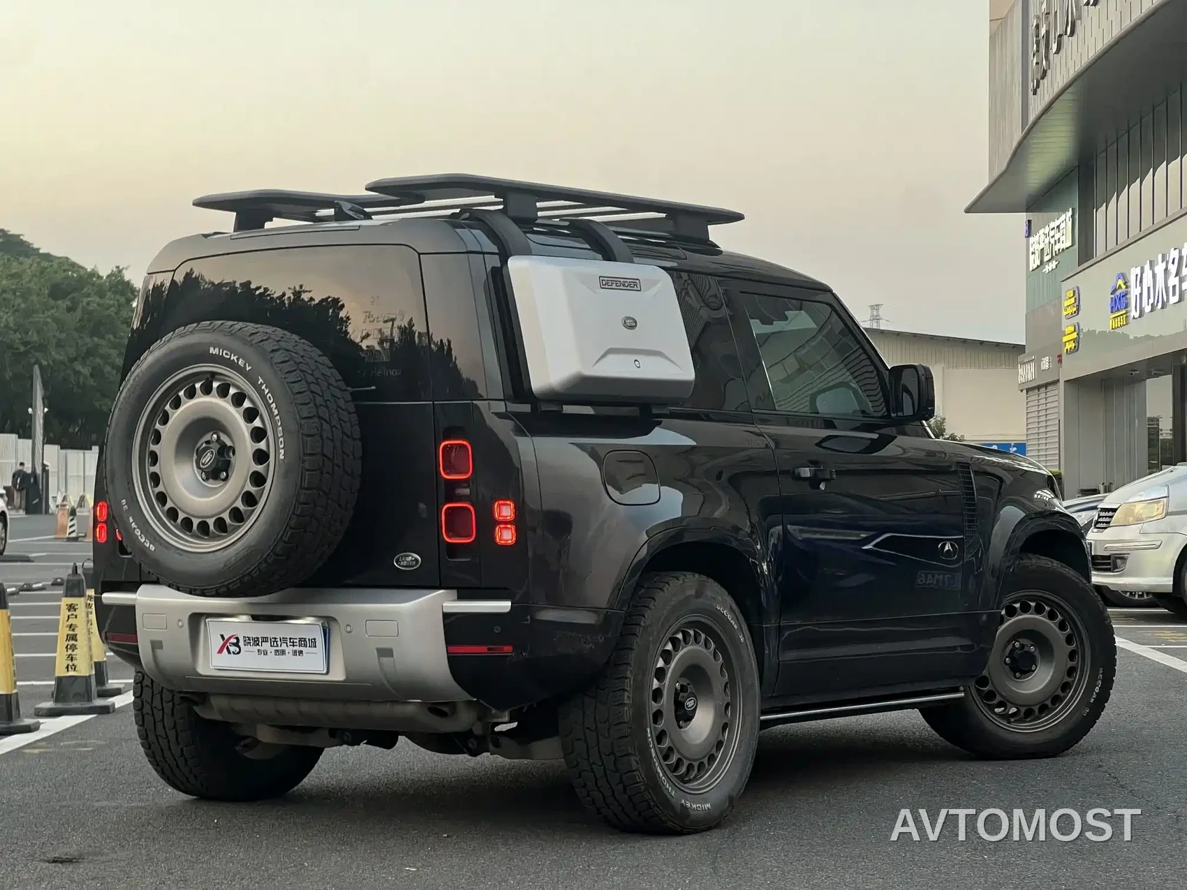Land Rover Defender 2022 Model 90 3.0T P400 XS — фото 19
