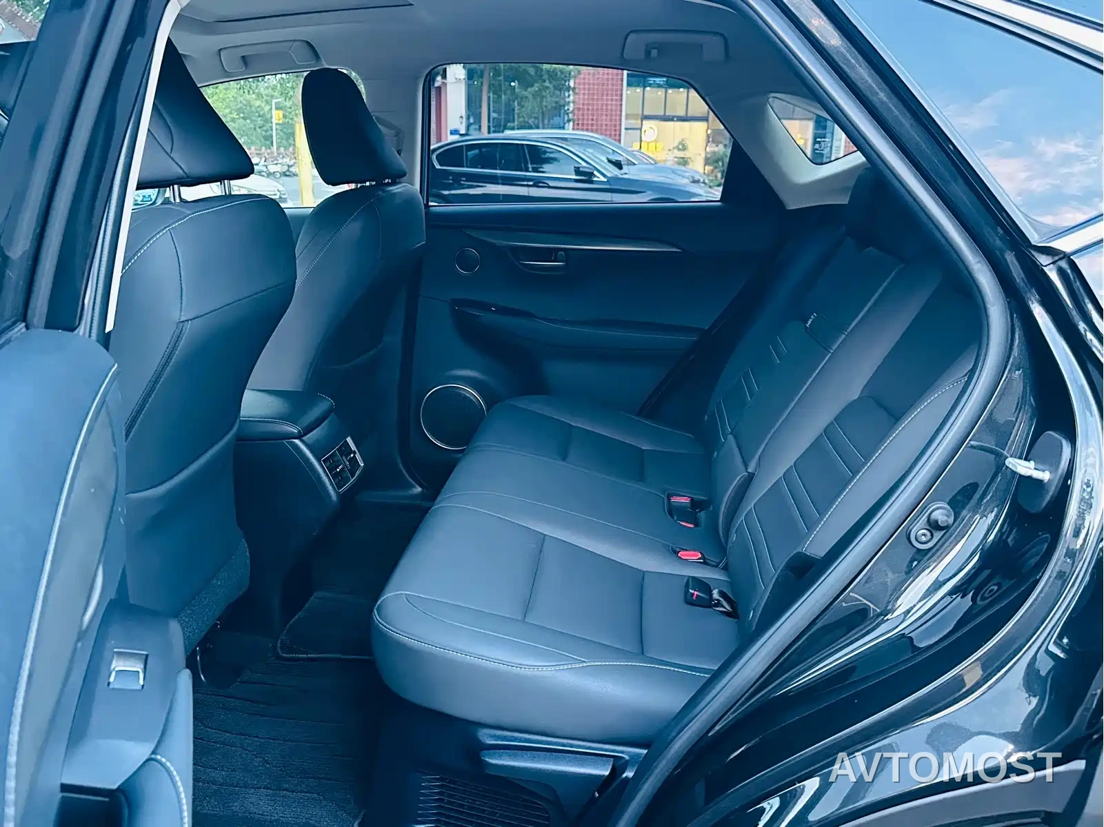 Lexus NX 2020 300h FWD F Sport China VI — фото 4