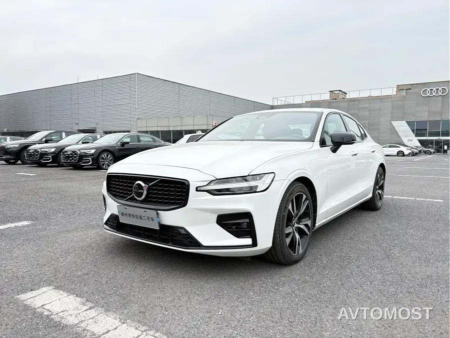 Volvo S60 2024 B5 R-Design Sport Edition