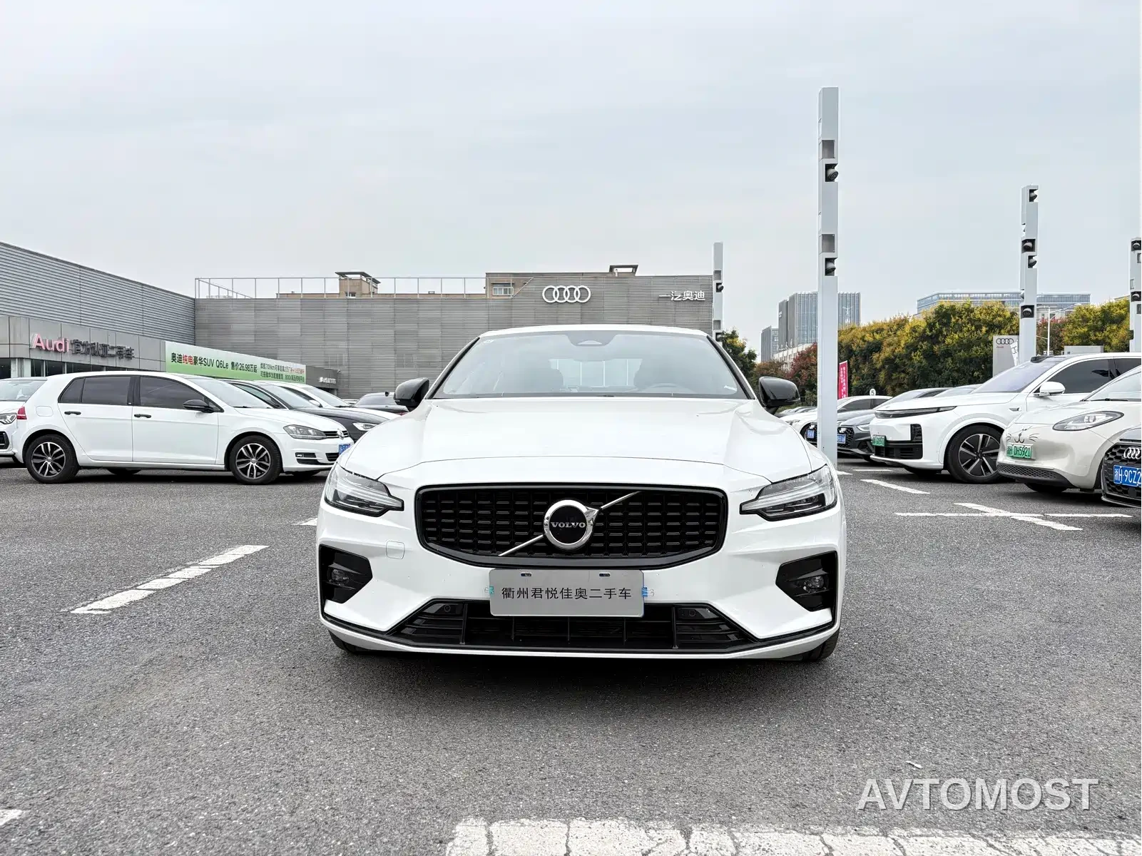 Volvo S60 2024 B5 R-Design Sport Edition — фото 2