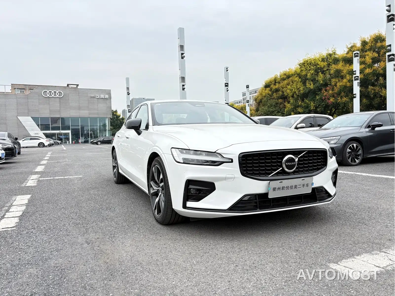 Volvo S60 2024 B5 R-Design Sport Edition — фото 3