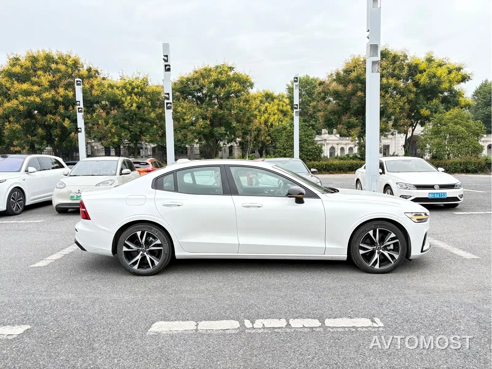 Volvo S60 2024 B5 R-Design Sport Edition — фото 4