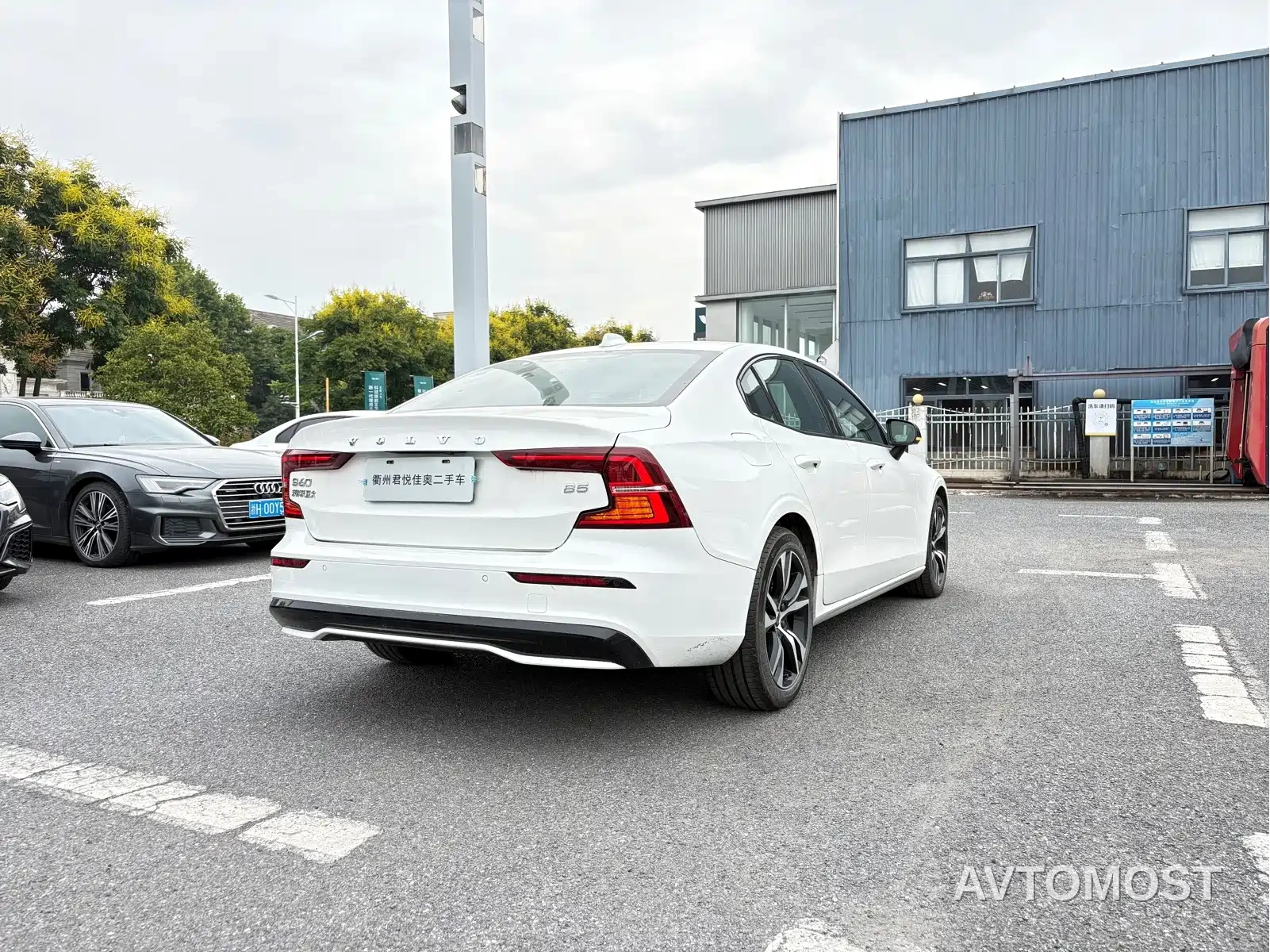 Volvo S60 2024 B5 R-Design Sport Edition — фото 5