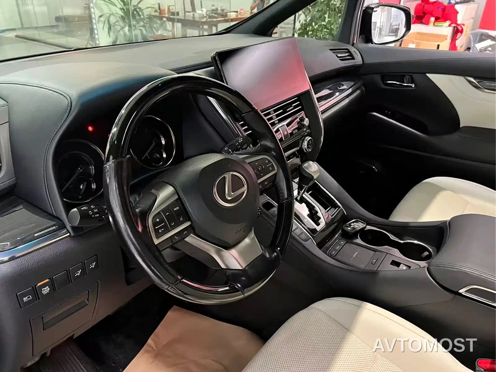 Lexus LM 2020 300h 4-Seat Imperial Edition — фото 8