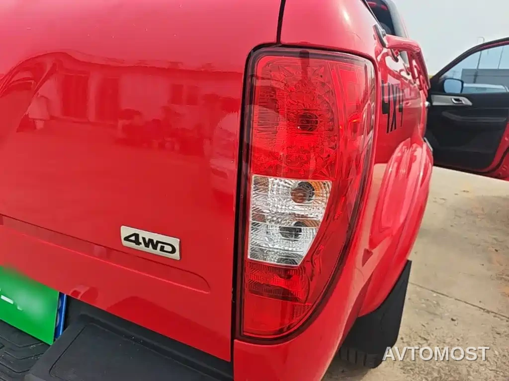Jiangling Yuhu 7 2022 2.0T Automatic Diesel 4WD Comfort Long Wheelbase — фото 4