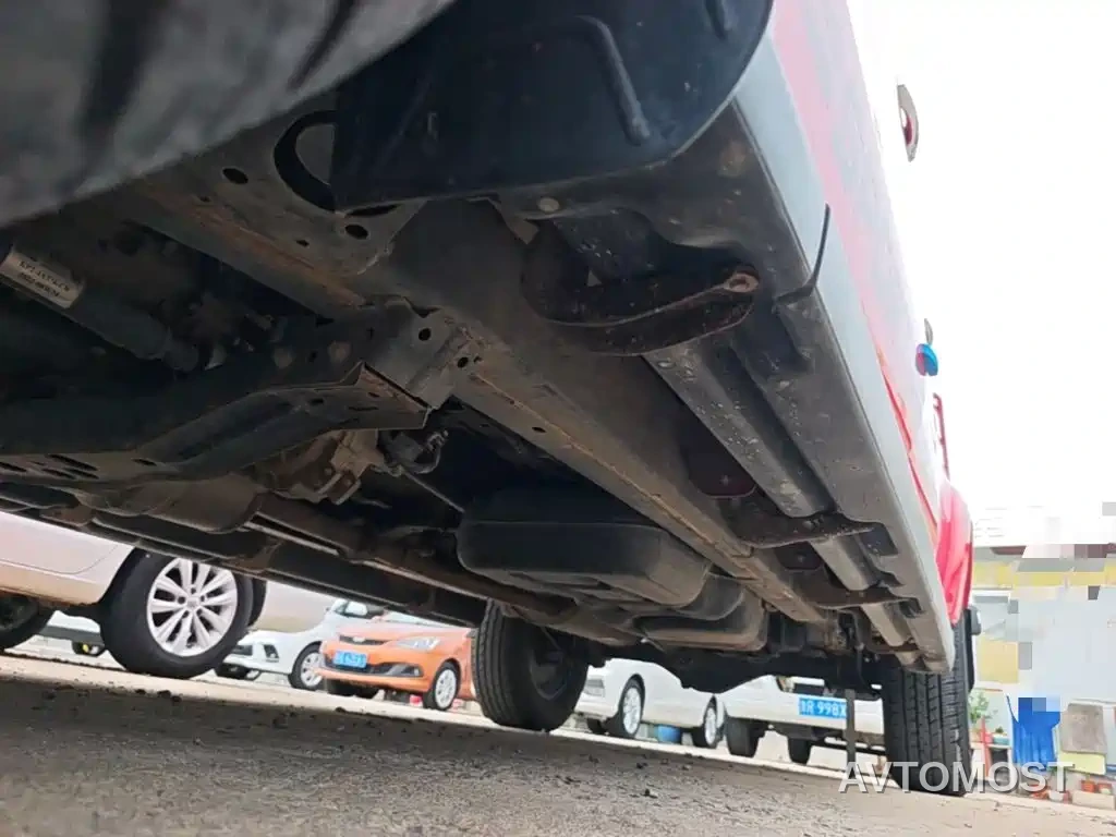 Jiangling Yuhu 7 2022 2.0T Automatic Diesel 4WD Comfort Long Wheelbase — фото 17