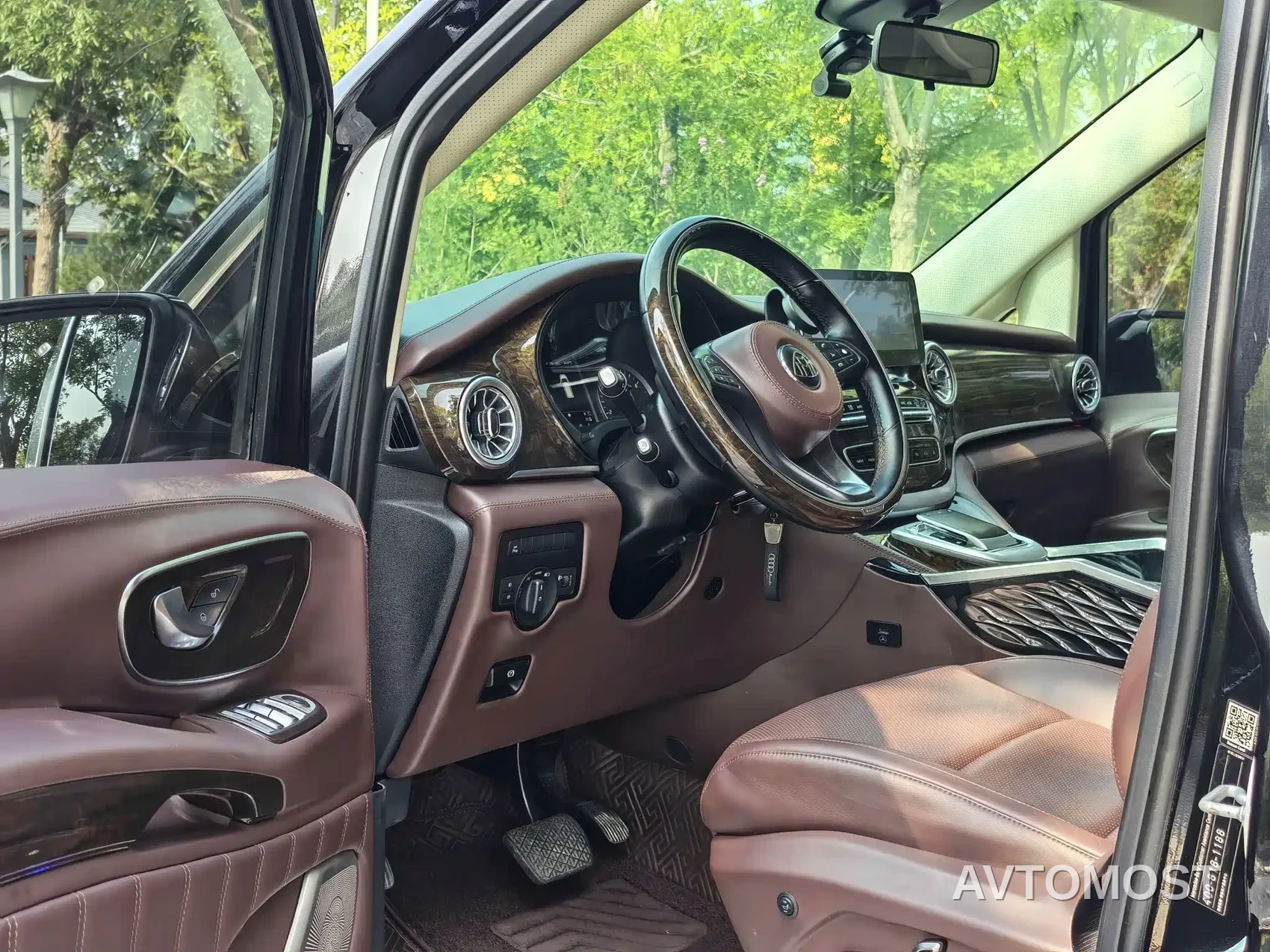 Mercedes-Benz Vito 2023 2.0T Business 7-Seater — фото 4