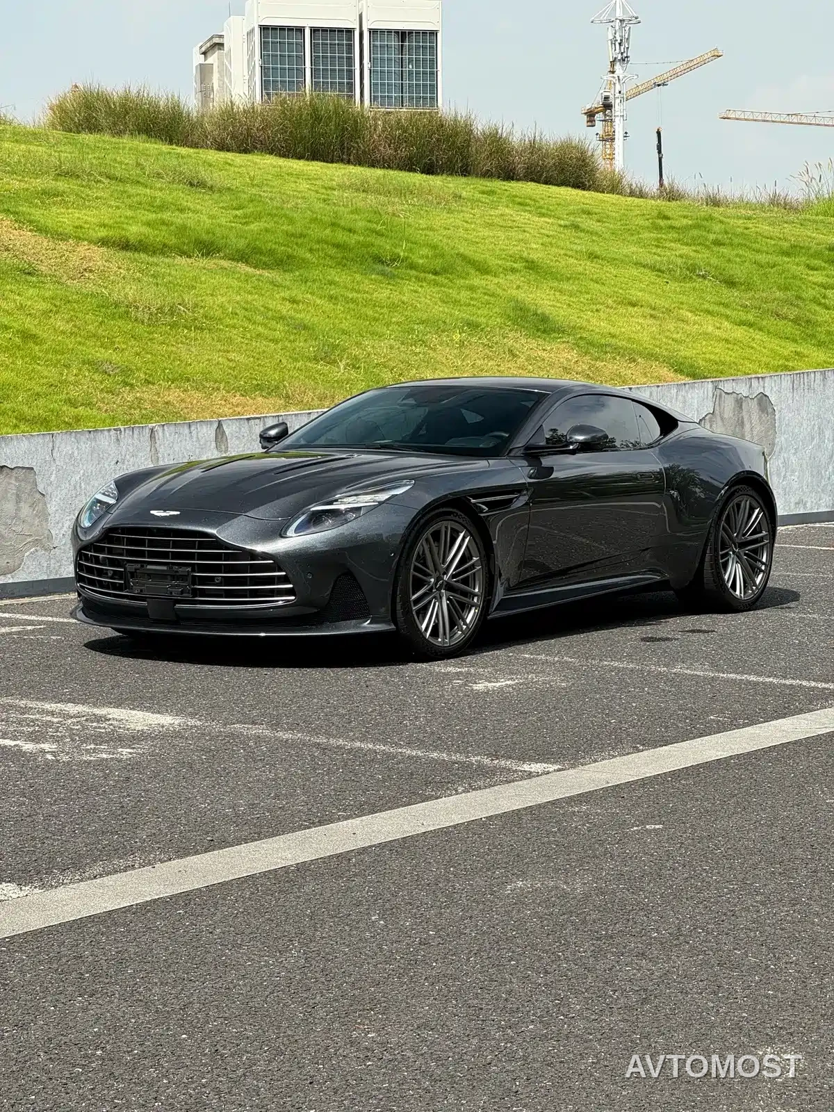 Aston Martin DB12 2023 4.0T V8 Coupe — фото 8