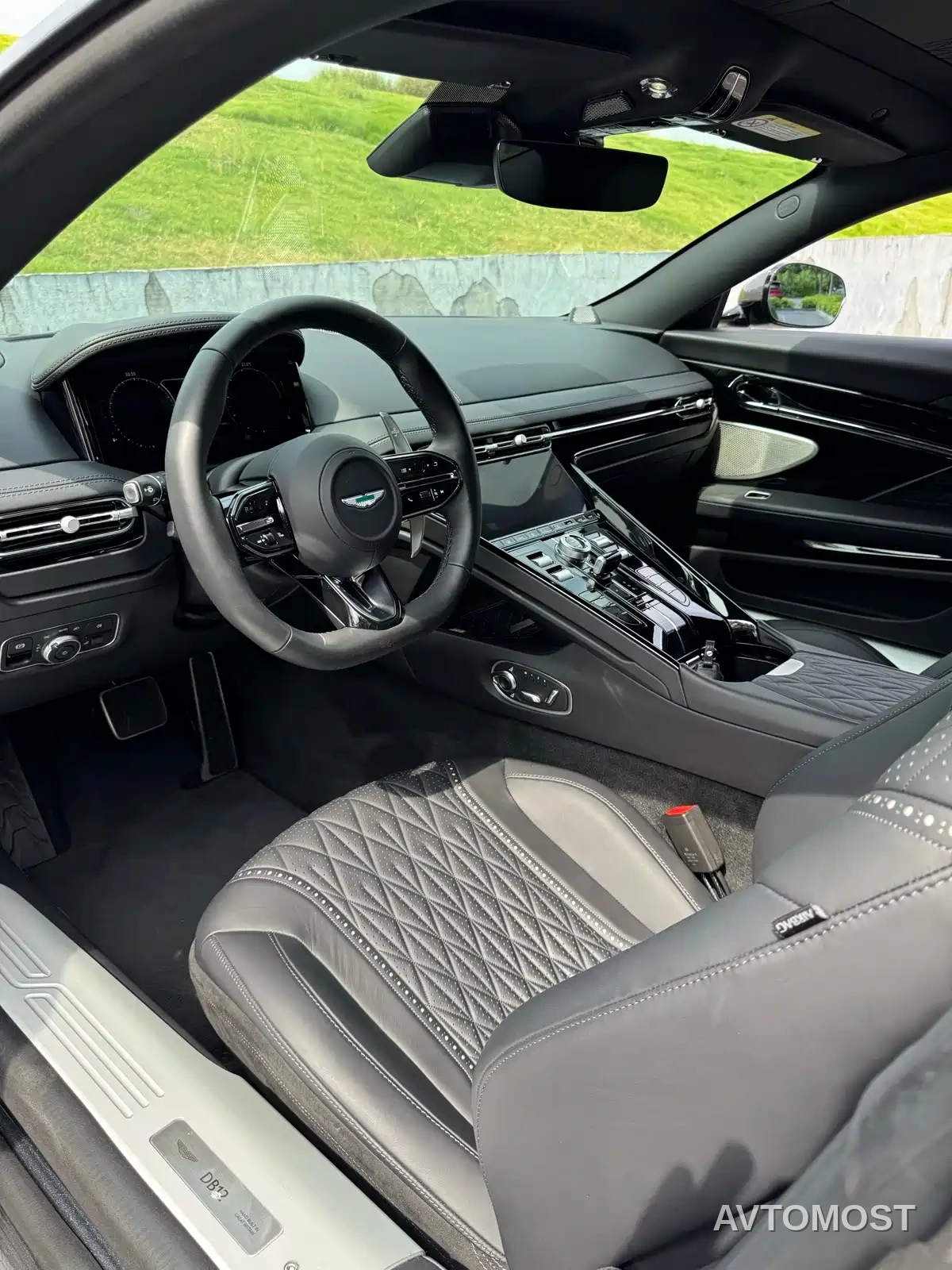 Aston Martin DB12 2023 4.0T V8 Coupe — фото 13
