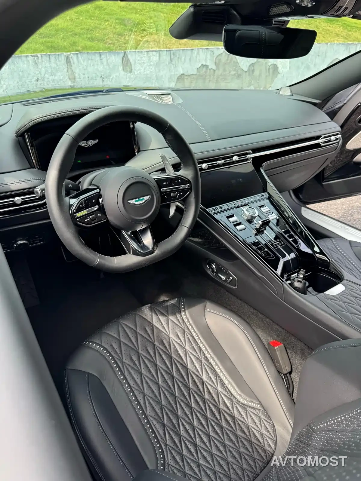 Aston Martin DB12 2023 4.0T V8 Coupe — фото 19