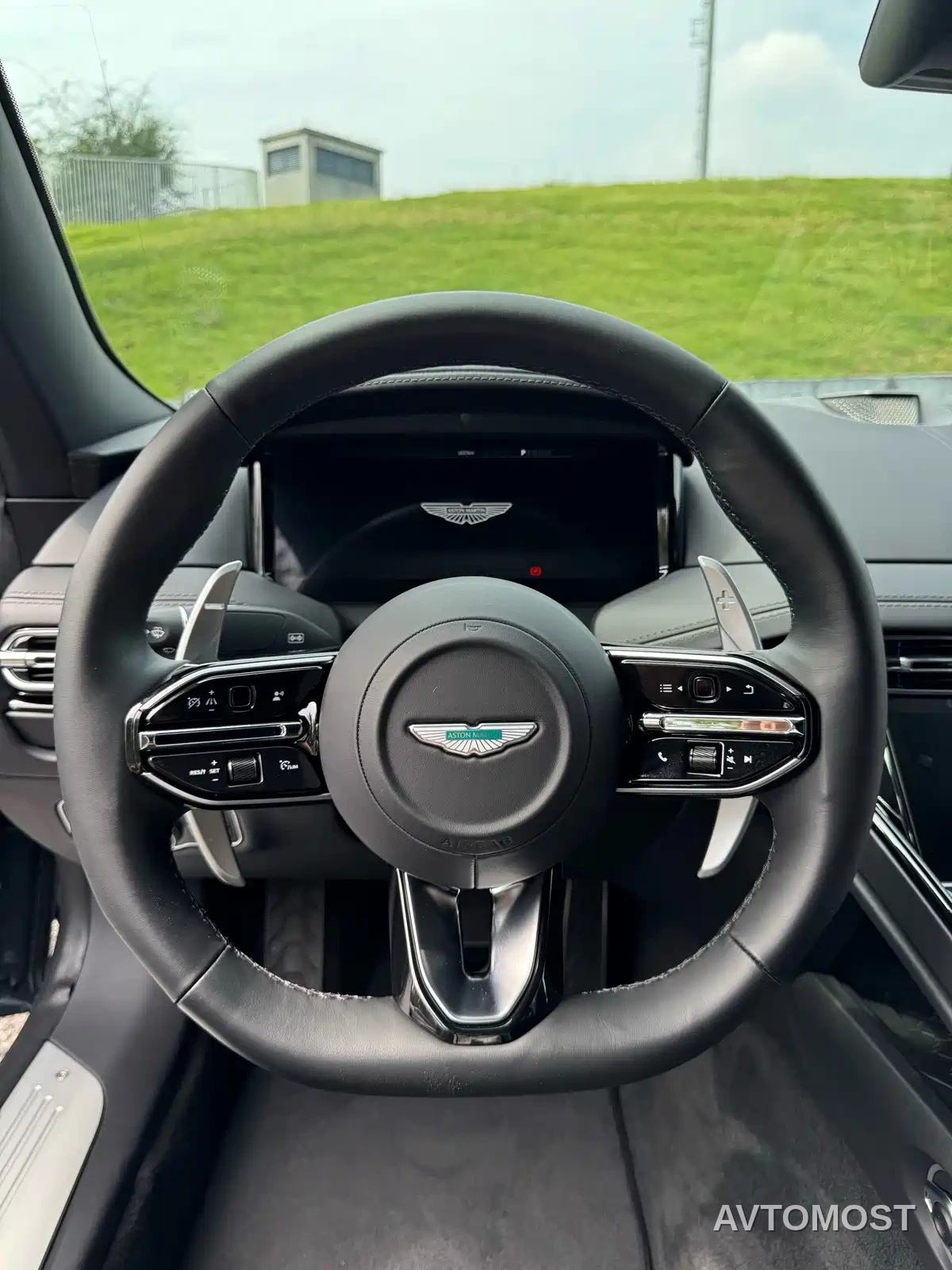 Aston Martin DB12 2023 4.0T V8 Coupe — фото 21