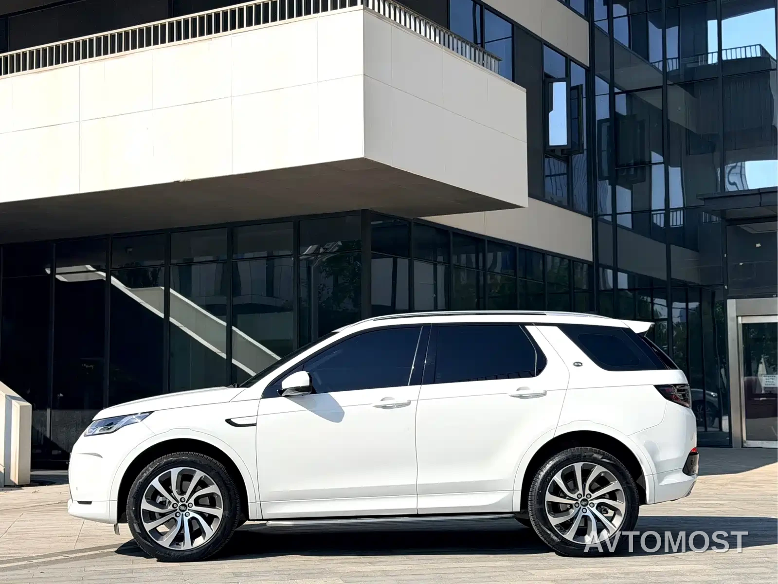 Land Rover Discovery Sport 2023 249PS R-Dynamic S Performance Version — фото 3