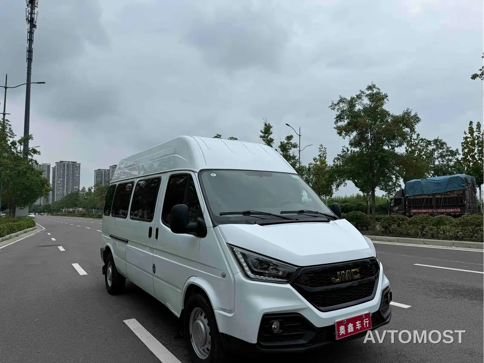 Jiangling Tesun 2021 Model 2.8T Space King Taurus Edition Long Wheelbase Medium-High Roof Single Rear Tire-Step 6-Seater Diesel China VI JX493 — фото 2