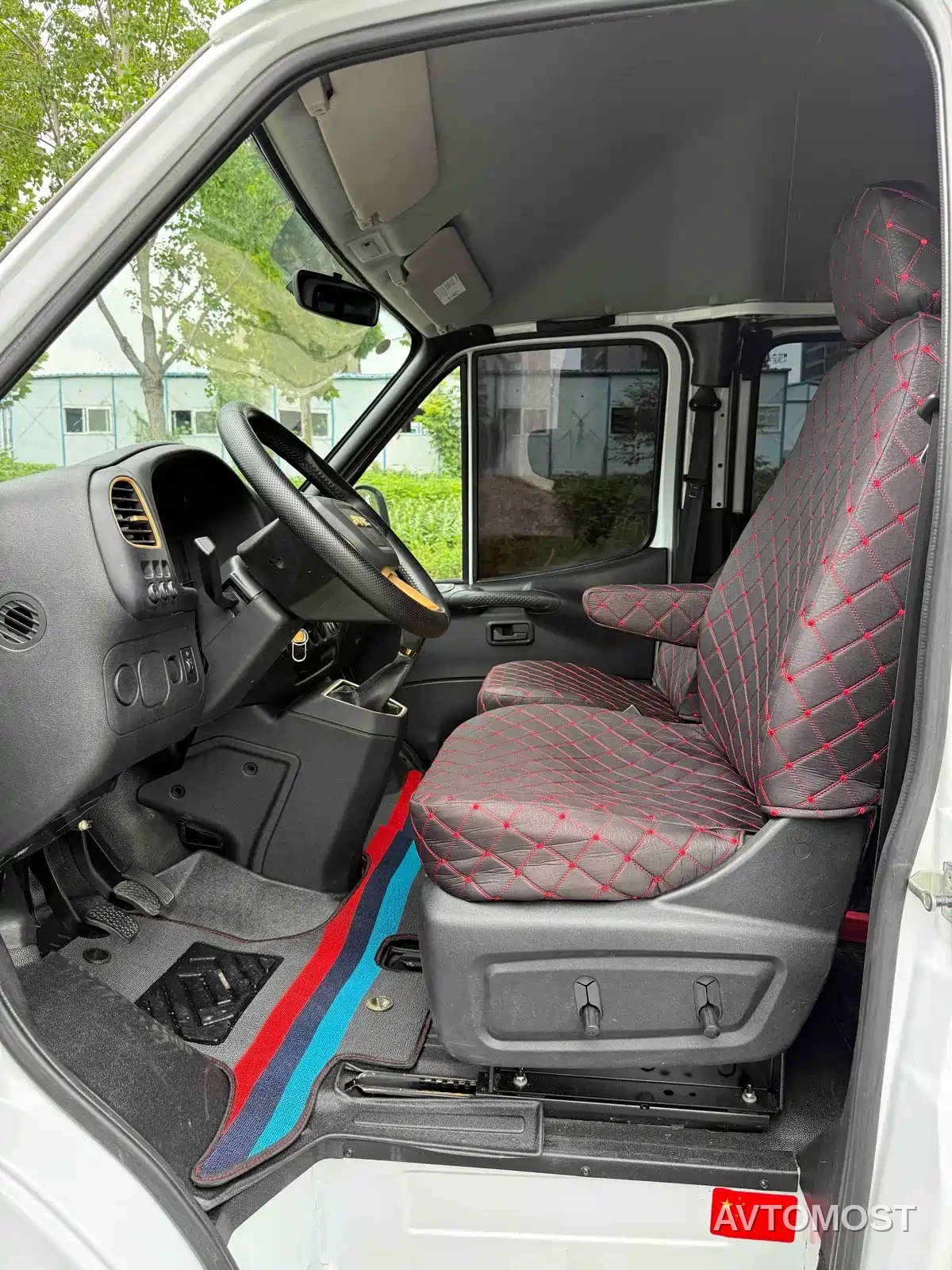 Jiangling Tesun 2021 Model 2.8T Space King Taurus Edition Long Wheelbase Medium-High Roof Single Rear Tire-Step 6-Seater Diesel China VI JX493 — фото 3