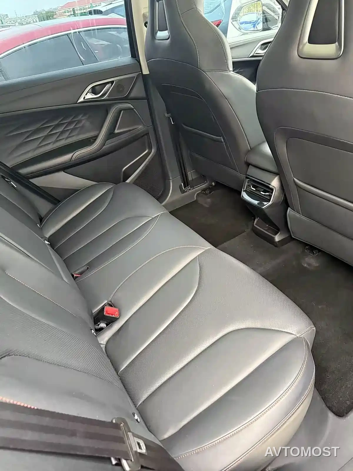 Roewe RX5 New Energy 2023 eRX5 Super Hybrid Superior Edition — фото 4