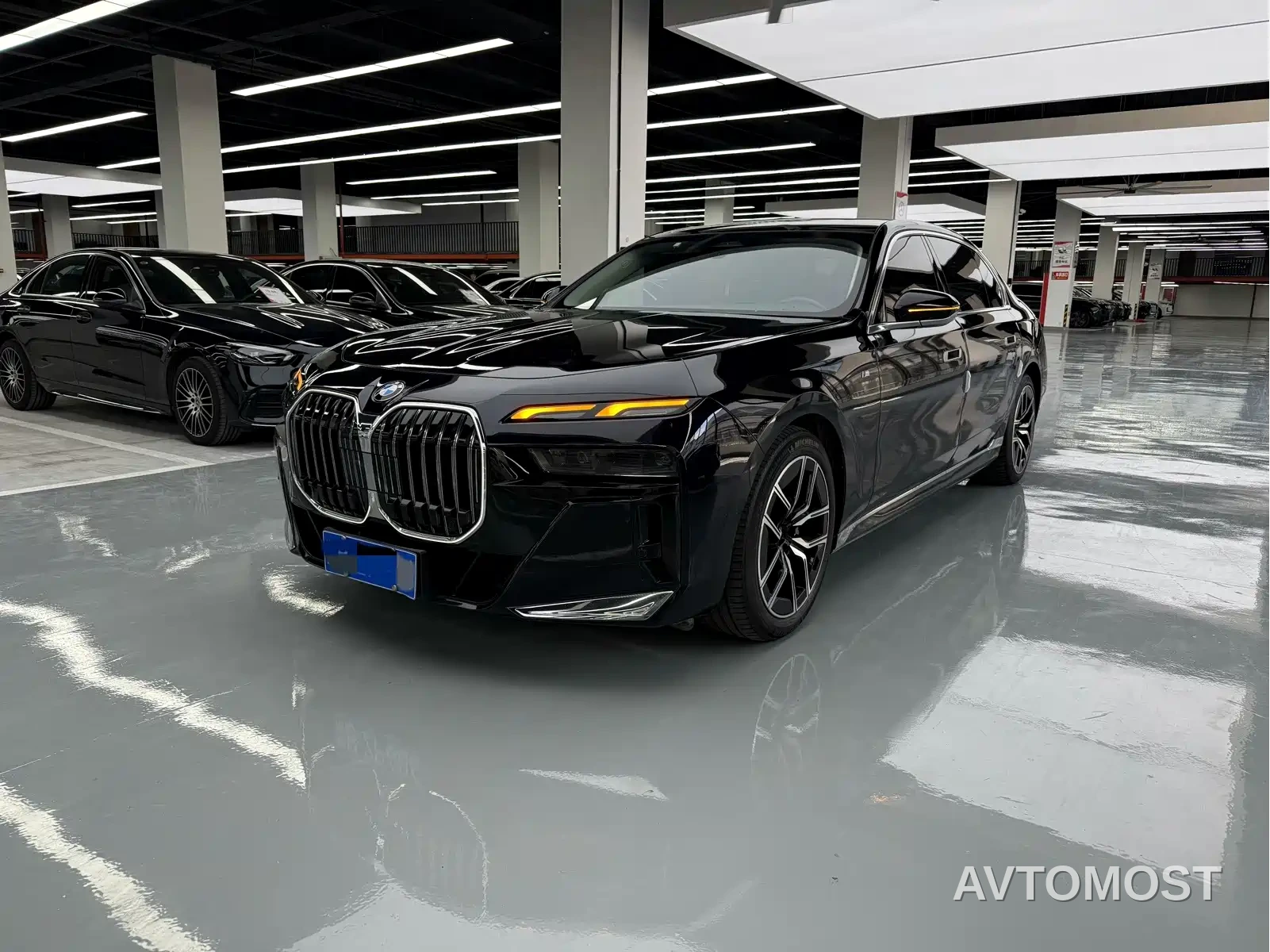 BMW 7 Series 2023 Model 735Li M Sport Package — фото 1