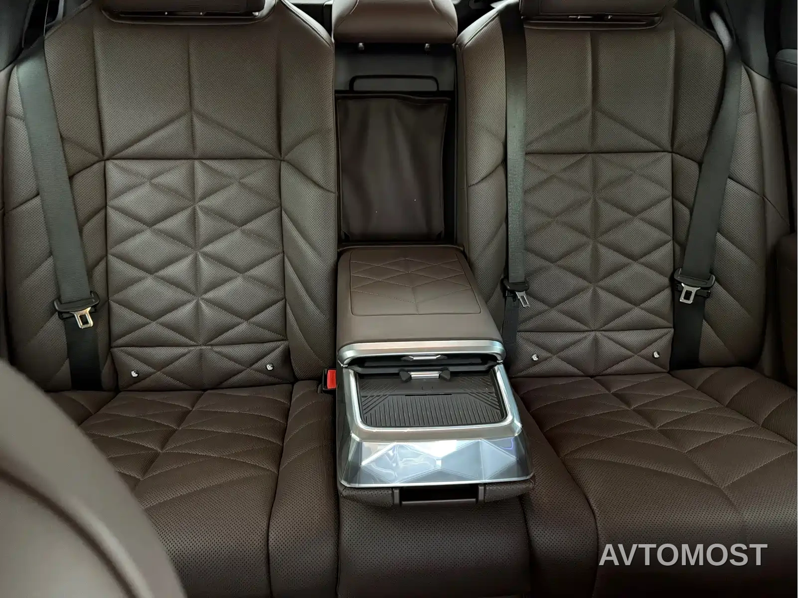 BMW 7 Series 2023 Model 735Li M Sport Package — фото 4