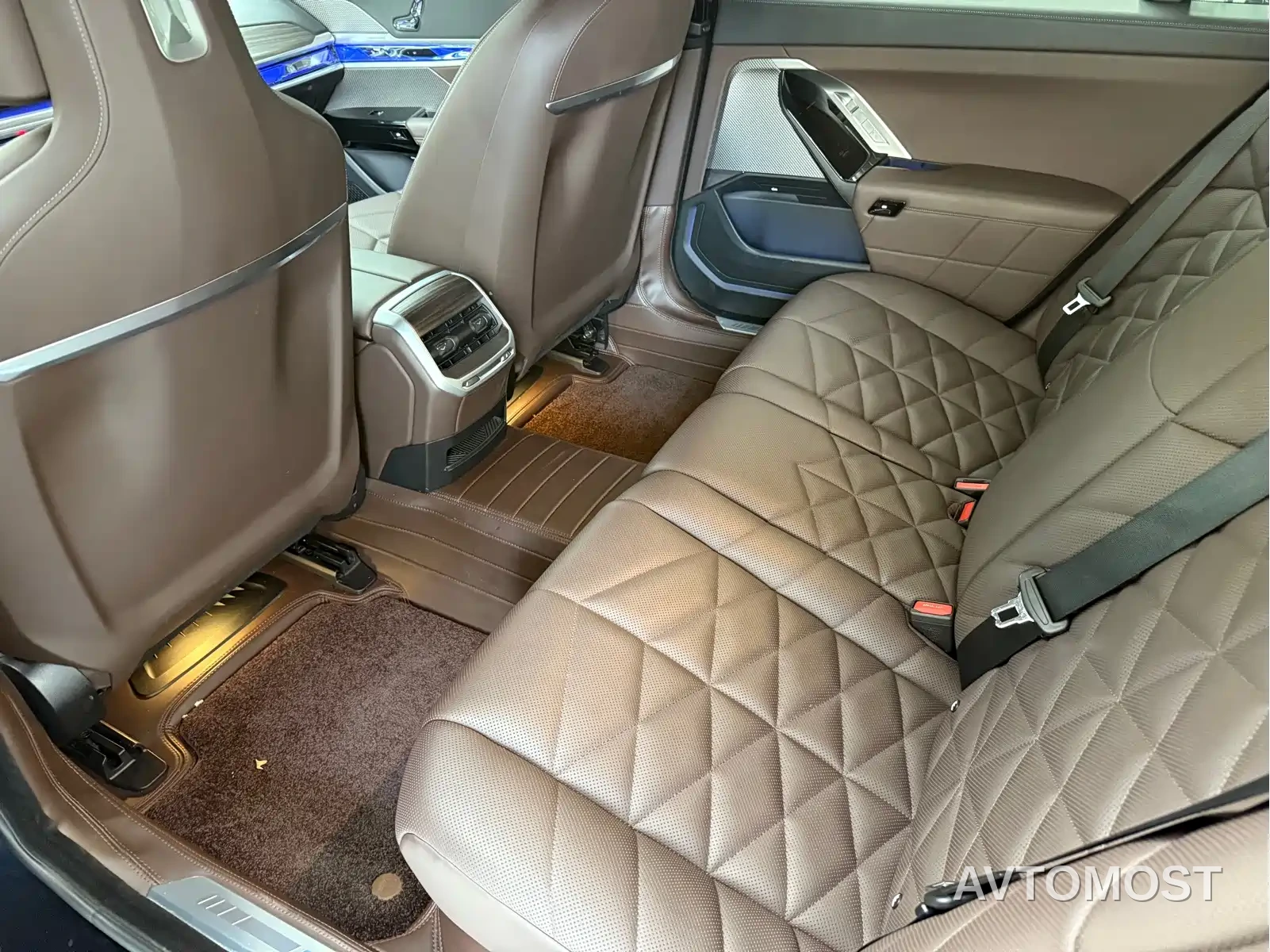 BMW 7 Series 2023 Model 735Li M Sport Package — фото 14
