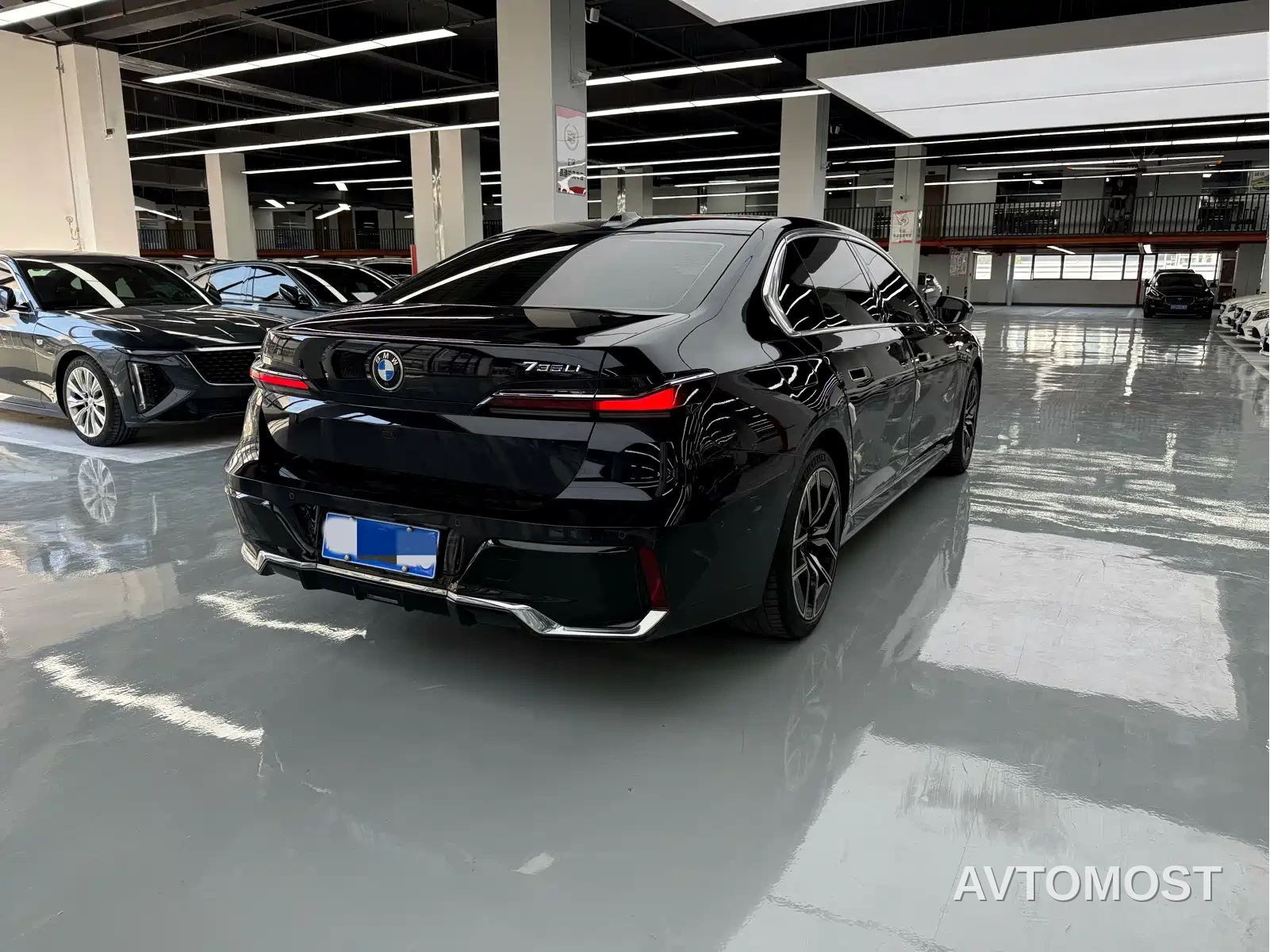 BMW 7 Series 2023 Model 735Li M Sport Package — фото 16