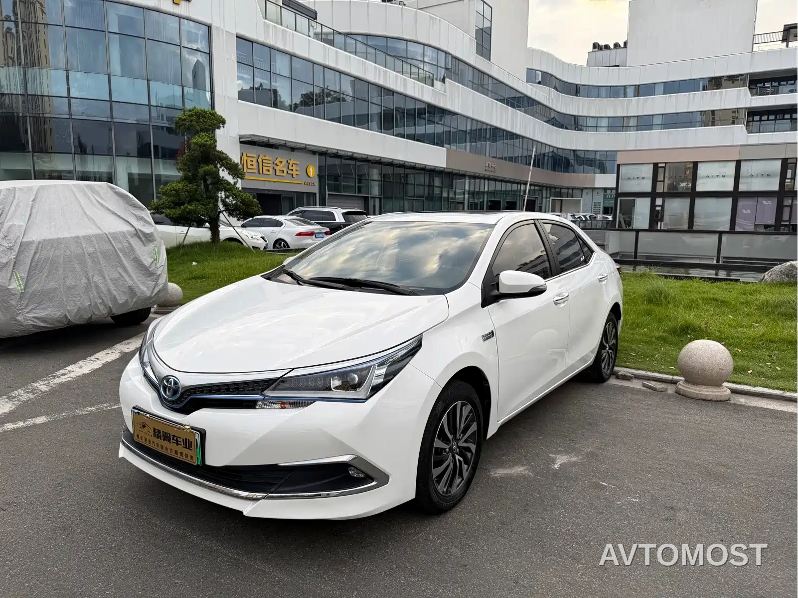 Toyota Corolla Twin Engine E+ 2020 1.8L E-CVT Comfort Edition — фото 1