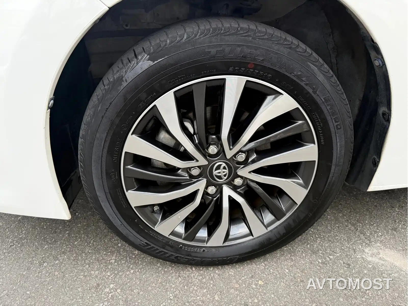 Toyota Corolla Twin Engine E+ 2020 1.8L E-CVT Comfort Edition — фото 2