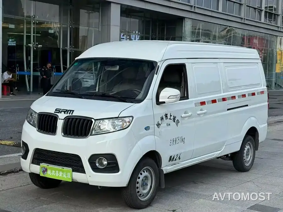 SRM Xinyuan Good Luck 2022 Model Van Wealth Creator