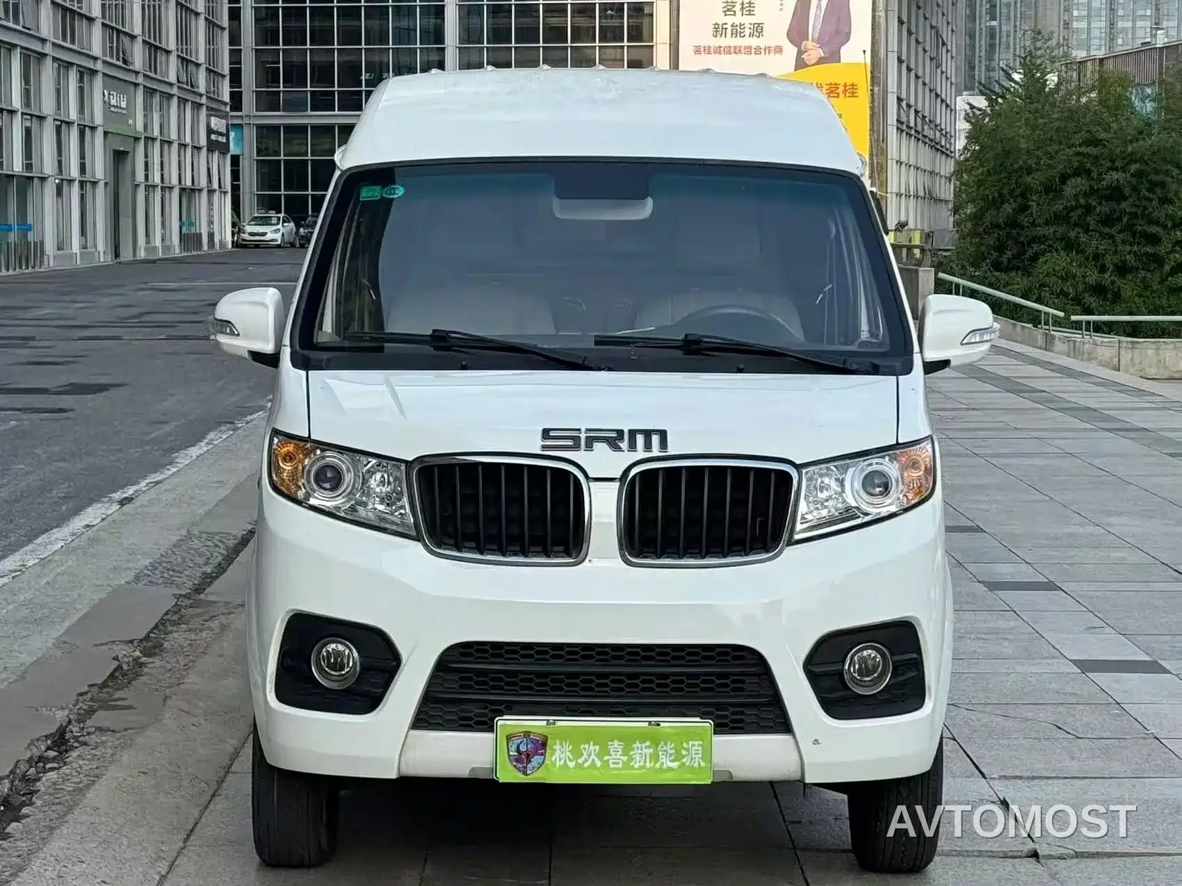 SRM Xinyuan Good Luck 2022 Model Van Wealth Creator — фото 2
