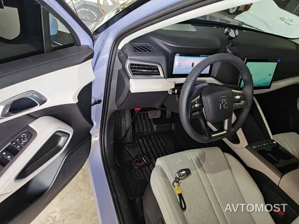 BYD Yuan UP 2025 Model 301KM Navigator — фото 15