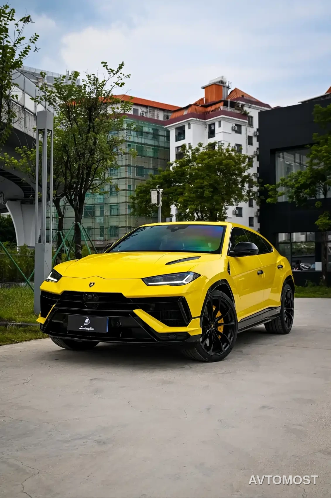 Lamborghini Urus 2023 4.0T V8 S — фото 1