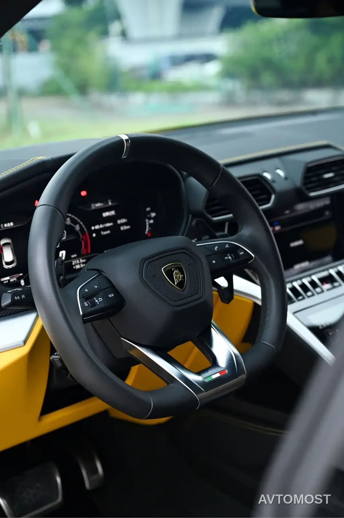 Lamborghini Urus 2023 4.0T V8 S — фото 8
