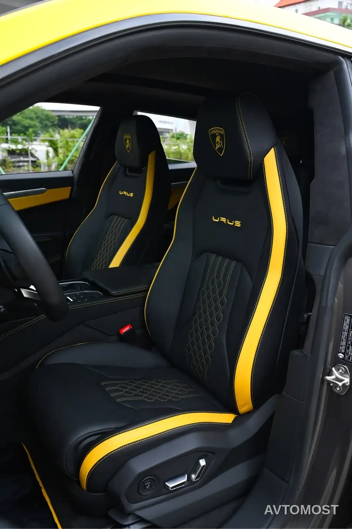 Lamborghini Urus 2023 4.0T V8 S — фото 14