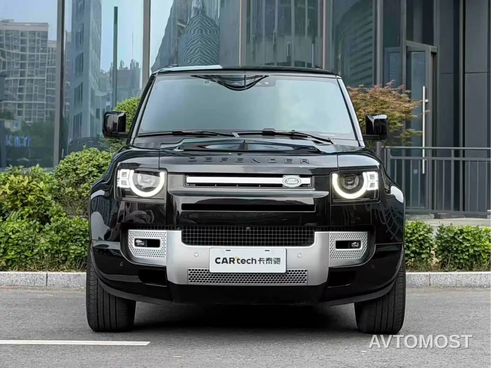 Land Rover Defender 2023 Model 90 3.0T P400 XS — фото 2