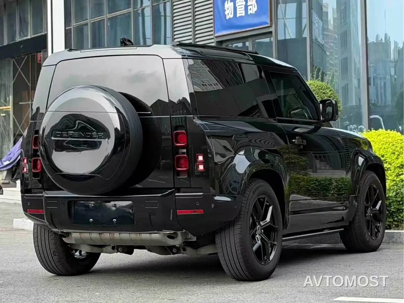 Land Rover Defender 2023 Model 90 3.0T P400 XS — фото 3