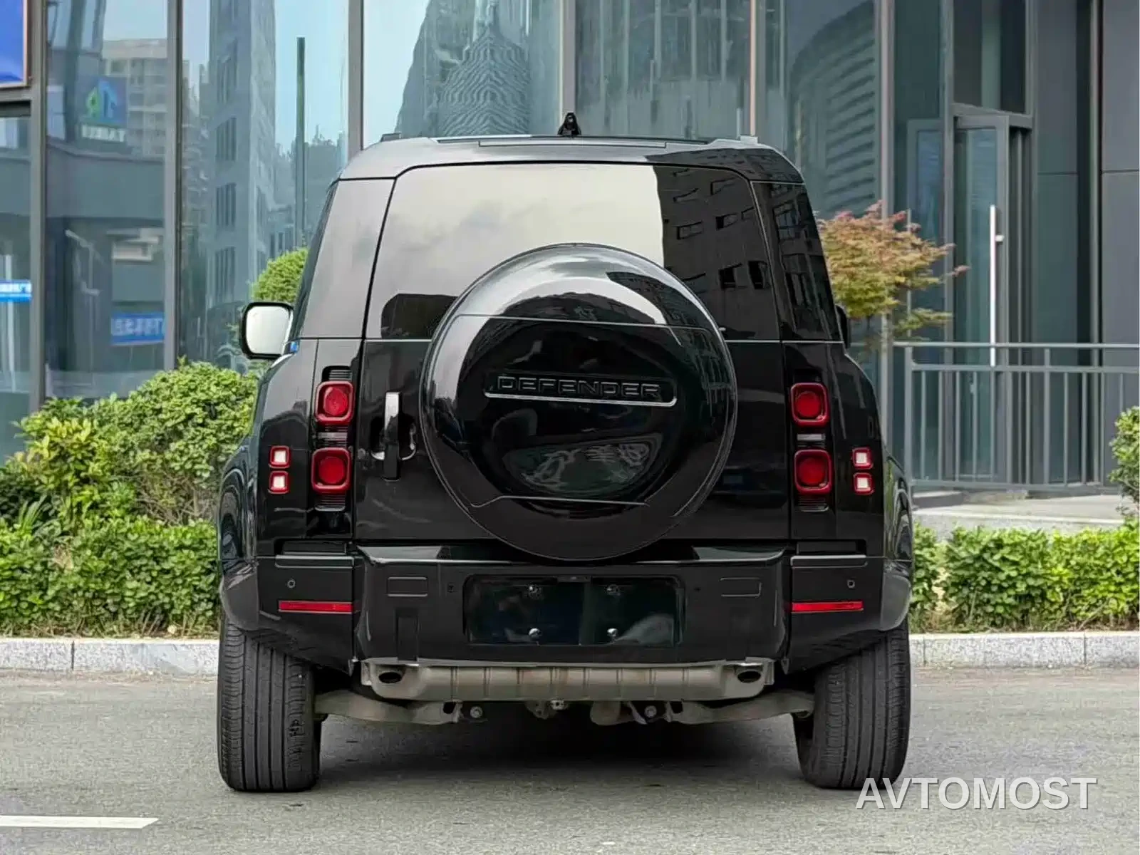 Land Rover Defender 2023 Model 90 3.0T P400 XS — фото 4