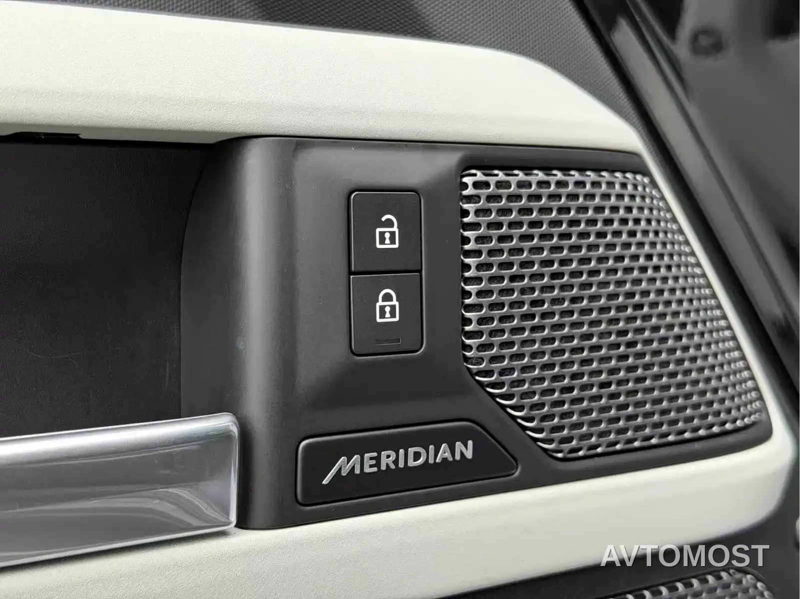 Land Rover Defender 2023 Model 90 3.0T P400 XS — фото 6
